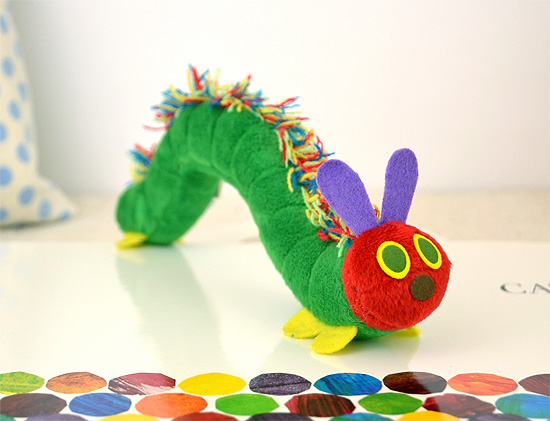 The Very Hungry Caterpillar with Plushi͂؂ނ ʂݕt{[hrbOubNj