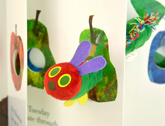 The Very Hungry Caterpillar with Plushi͂؂ނ ʂݕt{[hrbOubNj